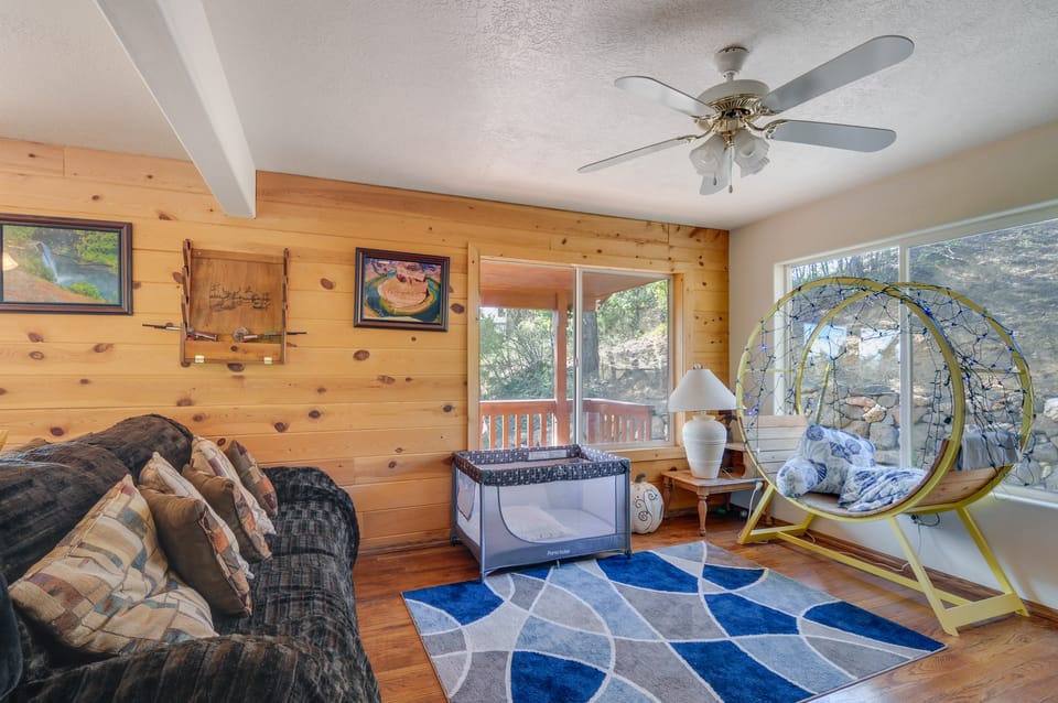 Alton Cabin w/ Deck ~ 2 Mi to Dixie Nat'l Forest! House in Utah