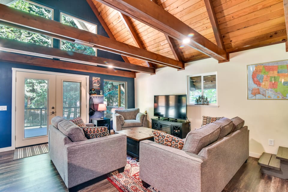 Rustic Cougar Cabin w/ Wood-Burning Fire Pit! House in Washington