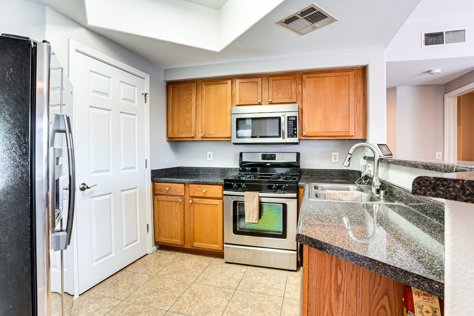 3 Mi to Westgate District: Condo w/ Pool Access Apartment in Avondale