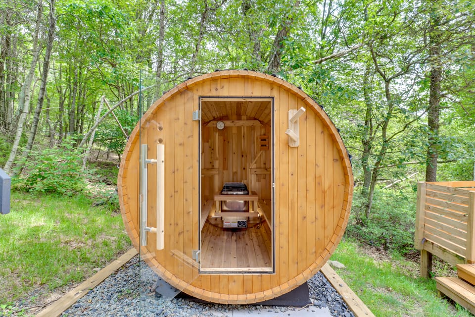 Hot Tub, Fire Pit & Barrel Sauna: Poconos Abode House in Tunkhannock Township