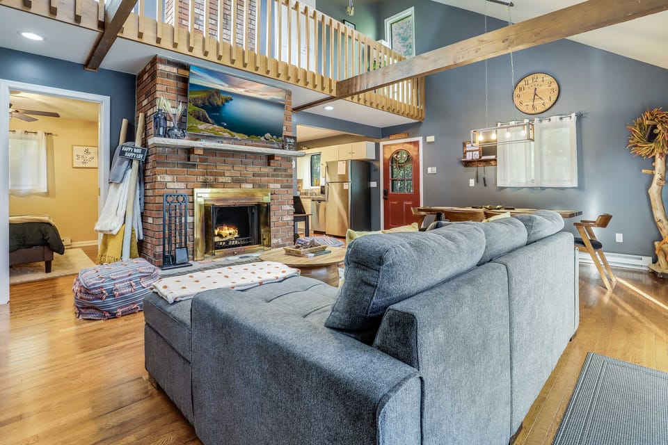 Hot Tub, Fire Pit & Barrel Sauna: Poconos Abode House in Tunkhannock Township