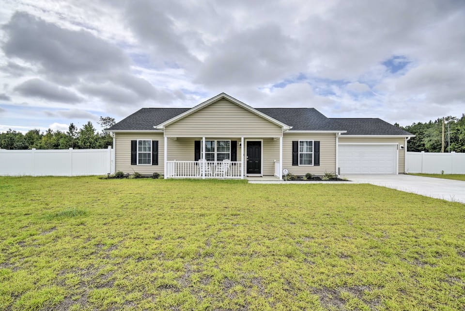 3 Mi to Golf: Loris Home w/ Big Private Yard! House in South Carolina