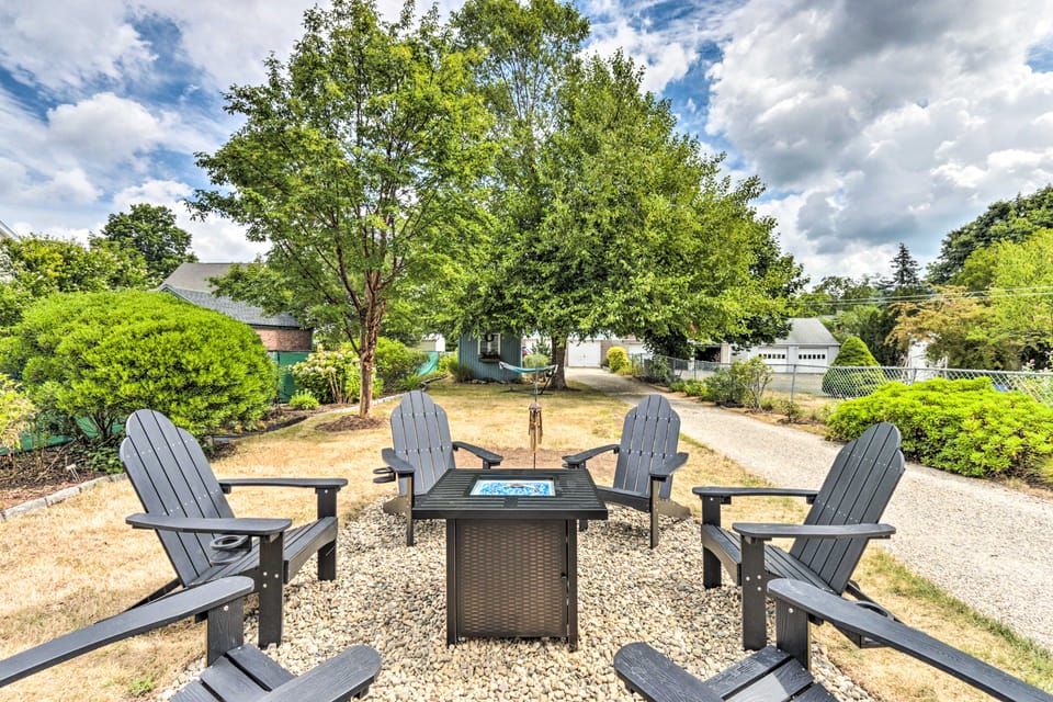 Walkable New Haven Retreat w/ Ocean Views! House in East Haven