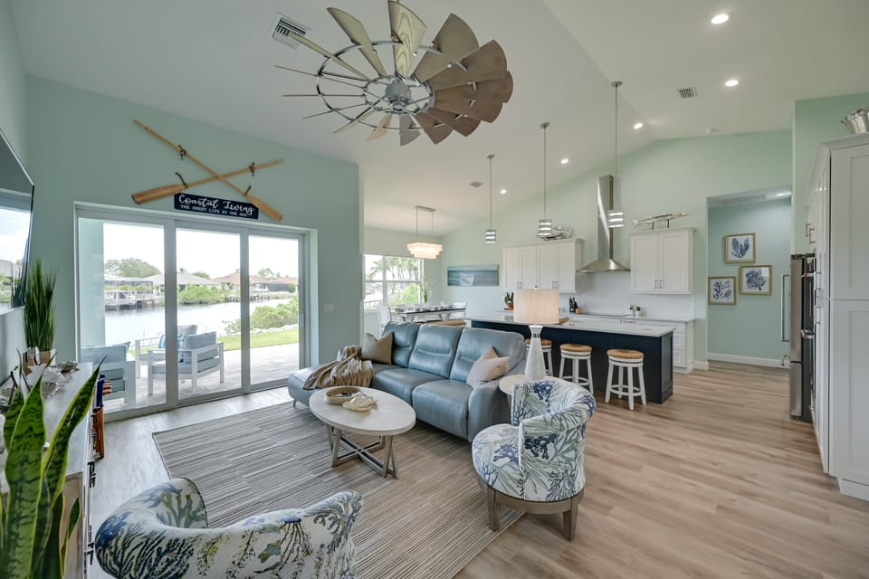 Luxurious Canal-Front Retreat w/ Game Room! House in Collier County