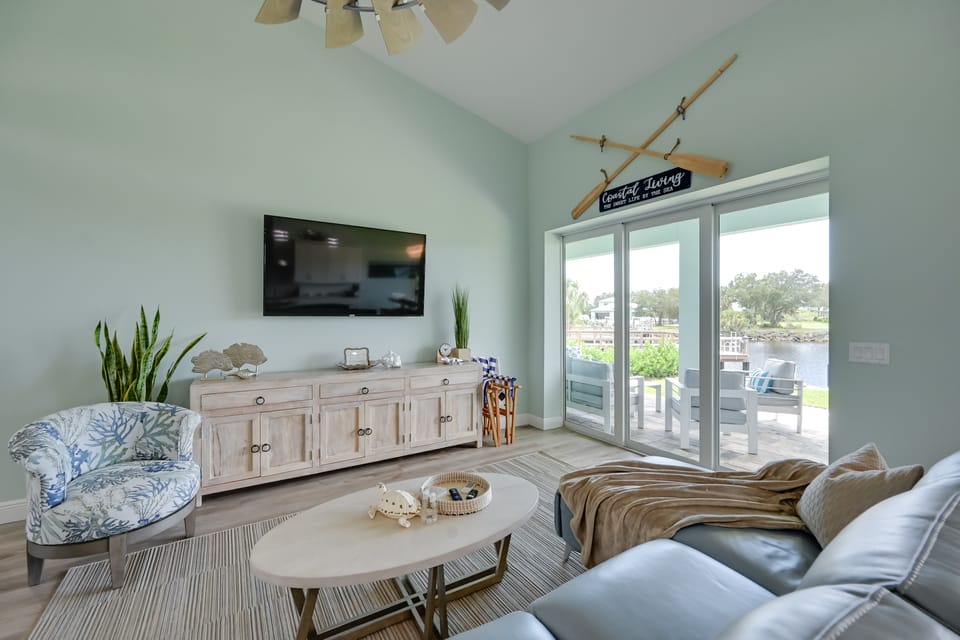 Luxurious Canal-Front Retreat w/ Game Room! House in Collier County