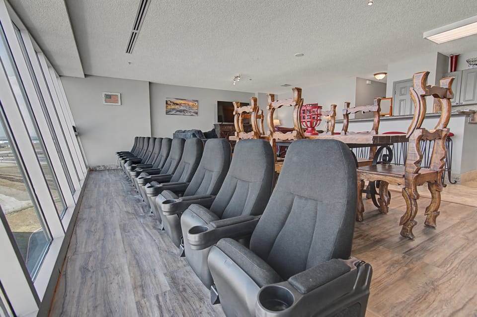 Shop & Dine: Fort Worth Condo w/ Racetrack Views! Apartment in Fort Worth