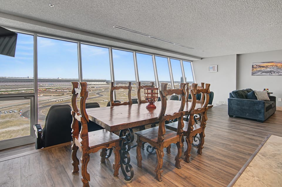Shop & Dine: Fort Worth Condo w/ Racetrack Views! Apartment in Fort Worth