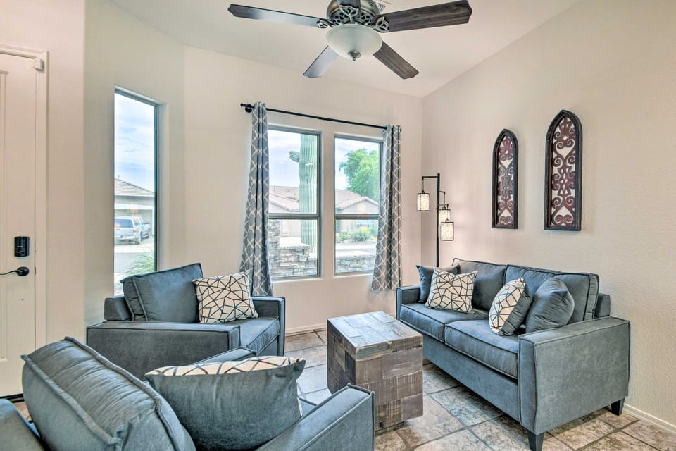 Patio & Fire Pit: Family Retreat in Cave Creek! House in Phoenix