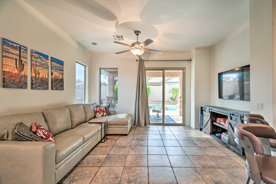 Patio & Fire Pit: Family Retreat in Cave Creek! House in Phoenix