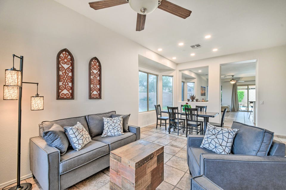 Patio & Fire Pit: Family Retreat in Cave Creek! House in Phoenix