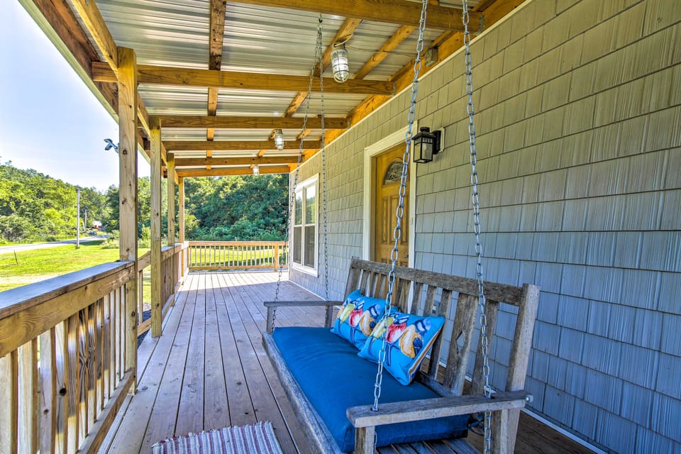 Peaceful Kansas Cottage w/ Wraparound Deck! Cottage in Kansas