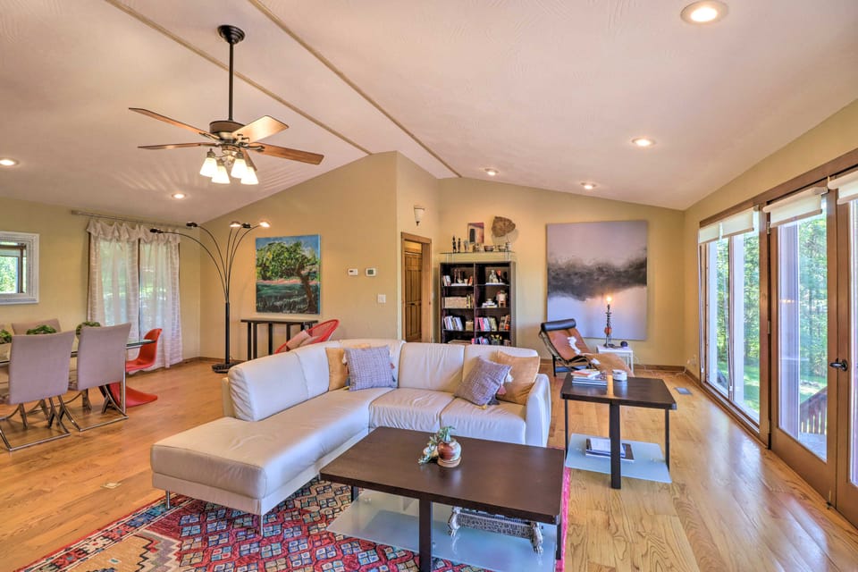 Norfolk Lake Getaway: The Kingfisher w/ Deck House in Norfork Lake