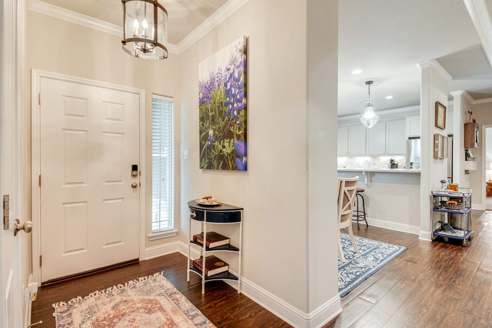 Gorgeous College Station Townhome w/ Patio! Apartment in College Station