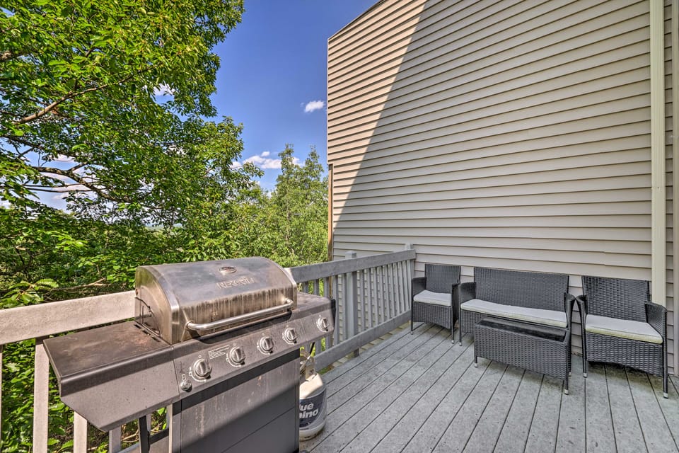 Tannersville Townhome, Near Camelback Mtn! Apartment in Pocono Mountains