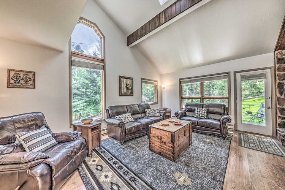 Cozy Cloudcroft Townhome ~ 1 Mi to Burro Ave! Apartment in Cloudcroft