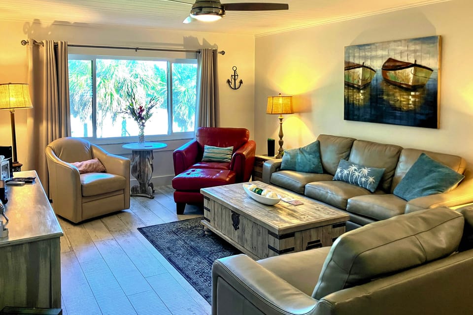 Siesta Key Condo w/ Heated Pool < 1 Mi to Beach Apartment in Florida