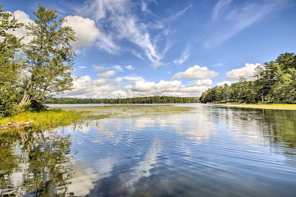 Readfield Retreat w/ Lake Maranacook Views! House in Maine