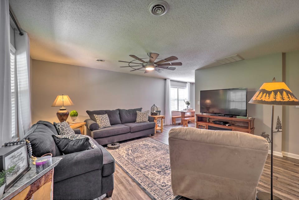 Deep Gap Cottage w/ Fire Pits - Hike & Ski! Cottage in Watauga
