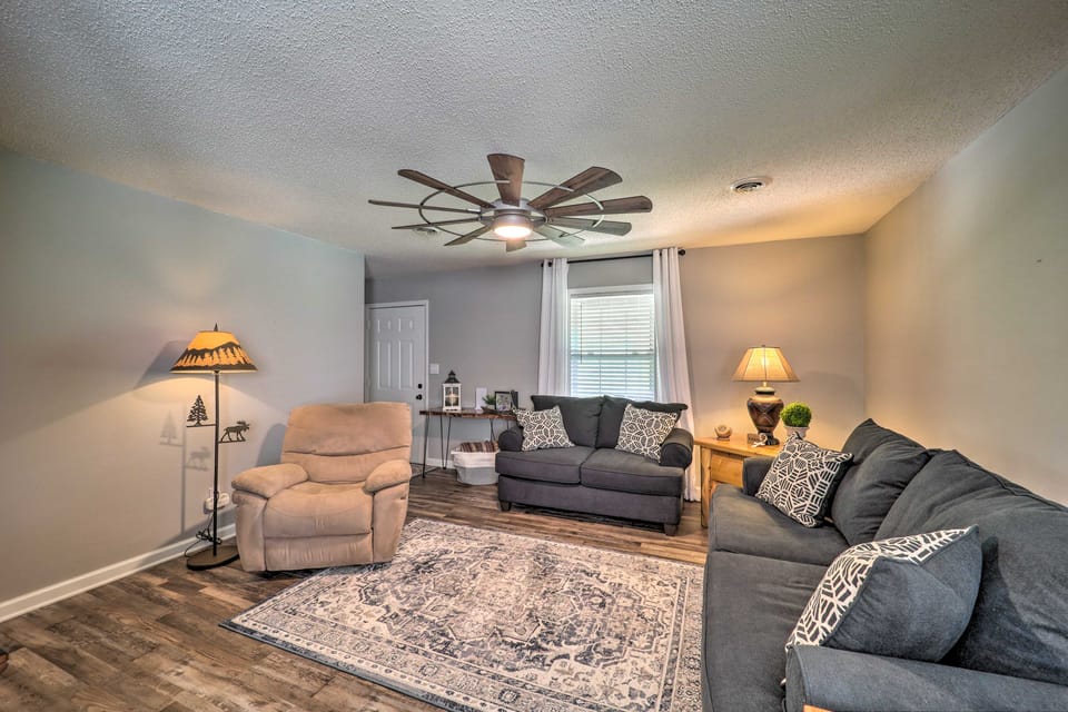Deep Gap Cottage w/ Fire Pits - Hike & Ski! Cottage in Watauga