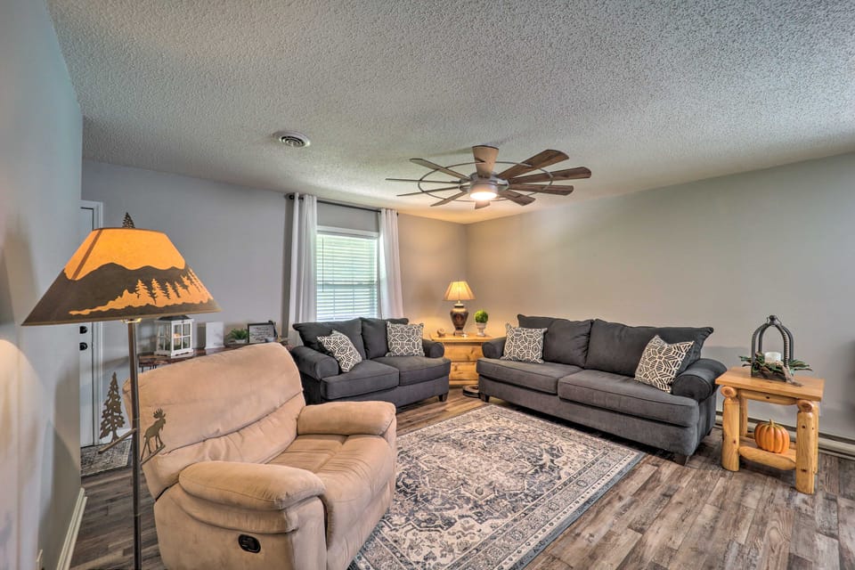 Deep Gap Cottage w/ Fire Pits - Hike & Ski! Cottage in Watauga