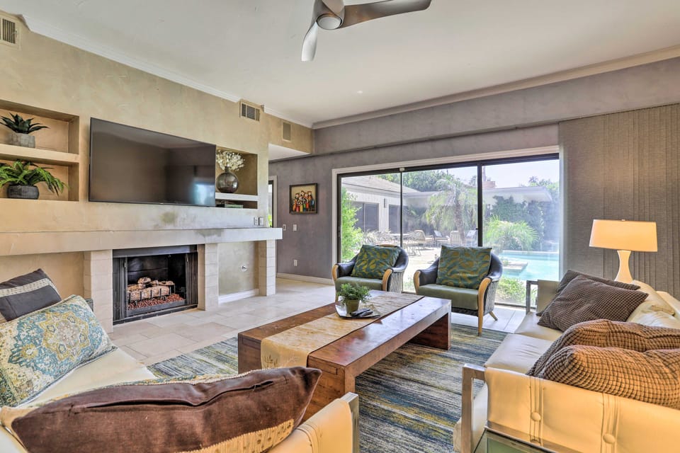 Pool, Grill & Game Room: Bermuda Dunes Oasis House in Bermuda Dunes