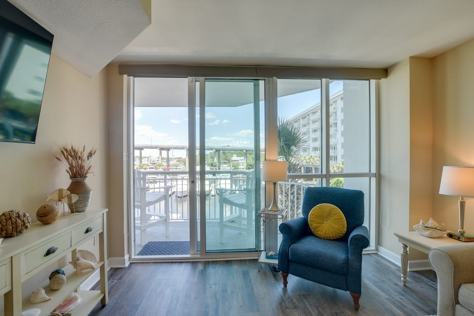 2 Mi to Ocean: Waterfront Resort Condo in NMB! Apartment in North Myrtle Beach