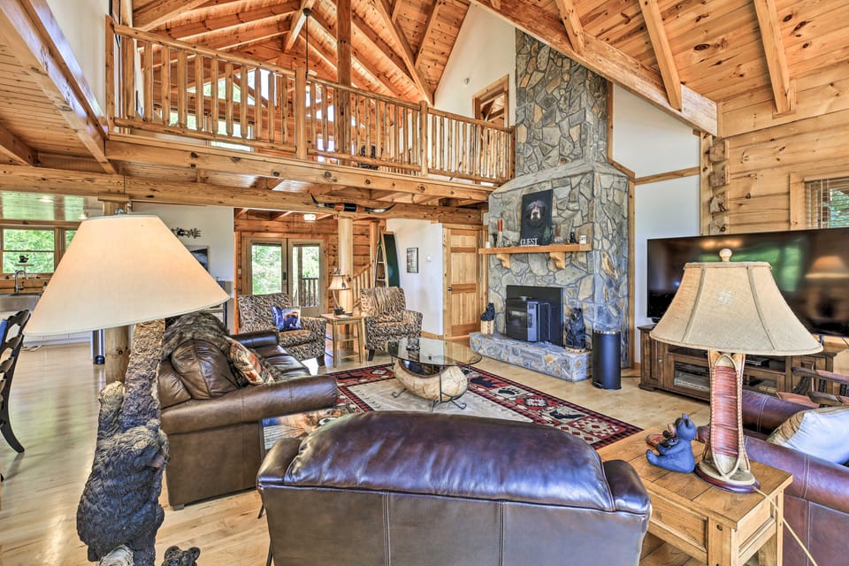 River Access & Game Room: Piney Creek Cabin! House in Virginia