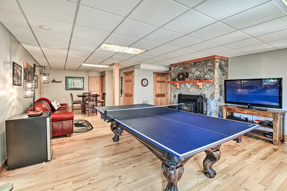 River Access & Game Room: Piney Creek Cabin! House in Virginia