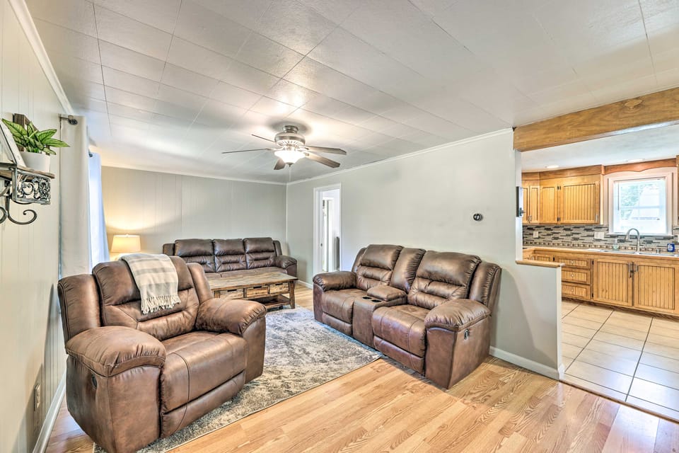 Family-Friendly Sanctuary: BBQ, Patio & Yard House in West Virginia