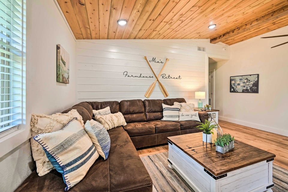 Broken Bow Retreat w/ Large Yard + Fire Pit! House in Oklahoma