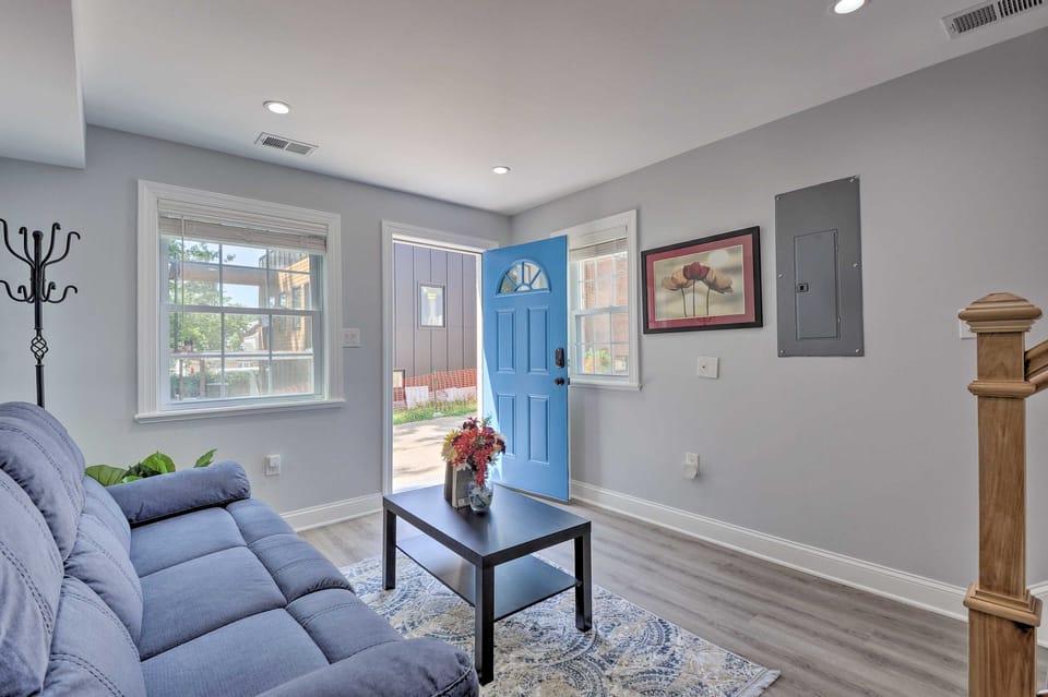 6 Mi to Ivy City: Guesthouse w/ Fire Pit in DC! House in District of Columbia