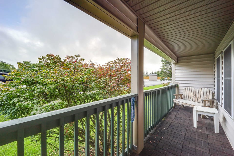 Hike, Golf & Ski: Beech Mtn Condo w/ Resort Perks! Apartment in Beech Mountain