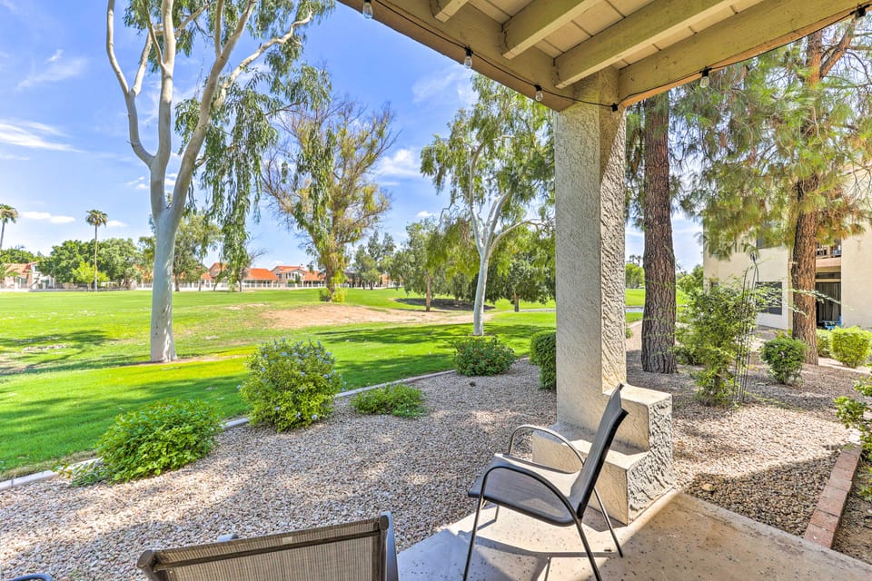 Golf Course Views & Pool Access: Glendale Condo! Apartment in Glendale
