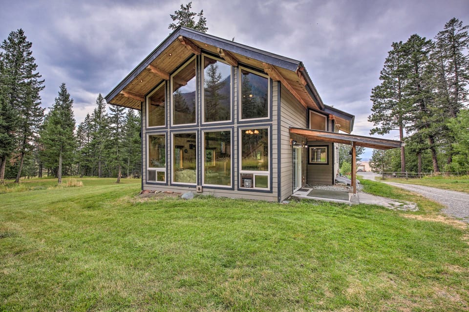 Private Deck & Mtn Views: Family Getaway in Eureka House in Idaho
