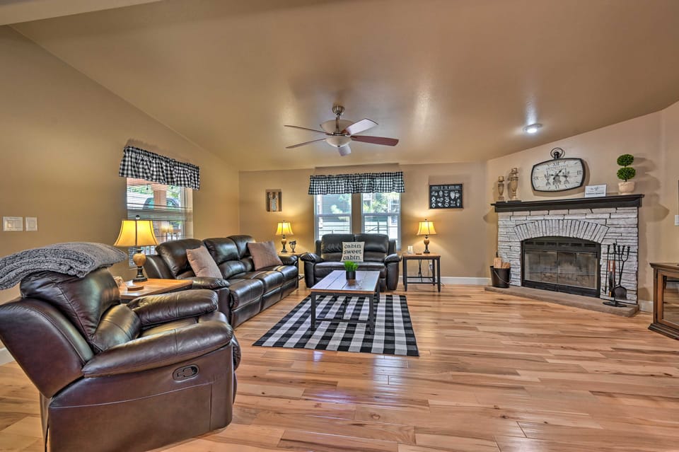 Near Hiking: Munds Park Cabin w/ Deck & Yard House in Munds Park