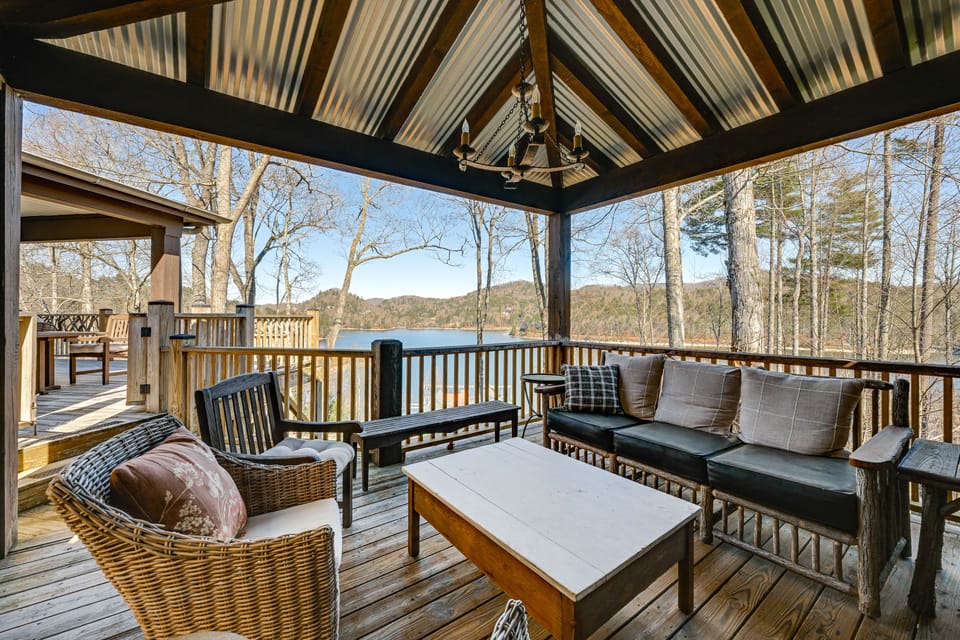 Incredible Lake Glenville Views: Cashiers Home House in Lake Glenville