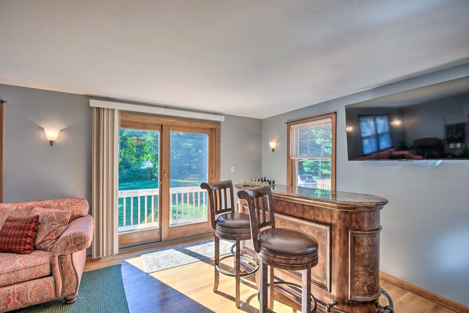 Charming Saco Home w/ Deck, 5 Mi to Beach! House in Saco