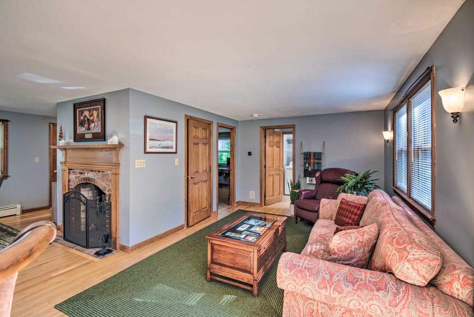 Charming Saco Home w/ Deck, 5 Mi to Beach! House in Saco