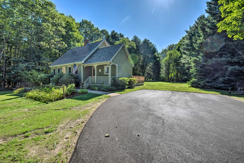 Charming Saco Home w/ Deck, 5 Mi to Beach! House in Saco