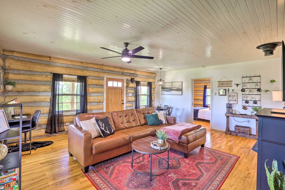 17 Mi to Appalachian Trail! Mtn Retreat w/ Views House in Buncombe County