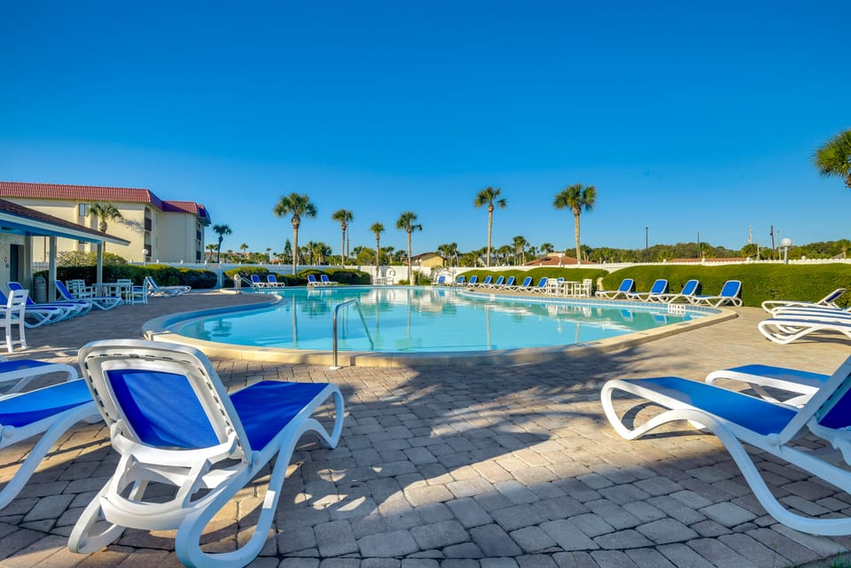 Beach Access, Pool & Hot Tub! St Augustine Condo! Apartment in Saint Augustine Beach