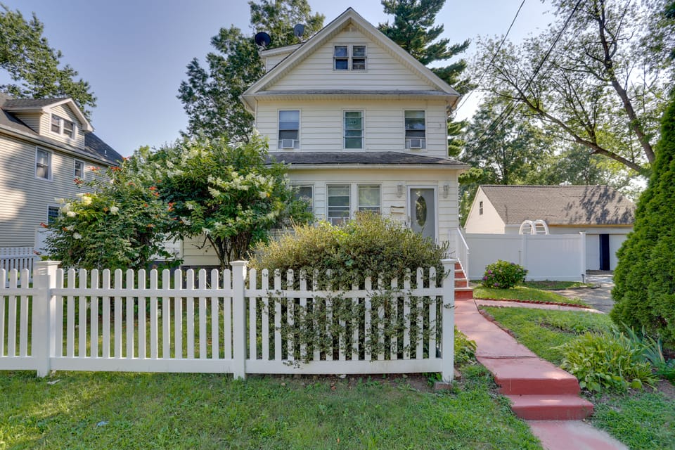 8 Mi to MetLife Stadium: Pet-Friendly Home w/ Yard Apartment in Teaneck