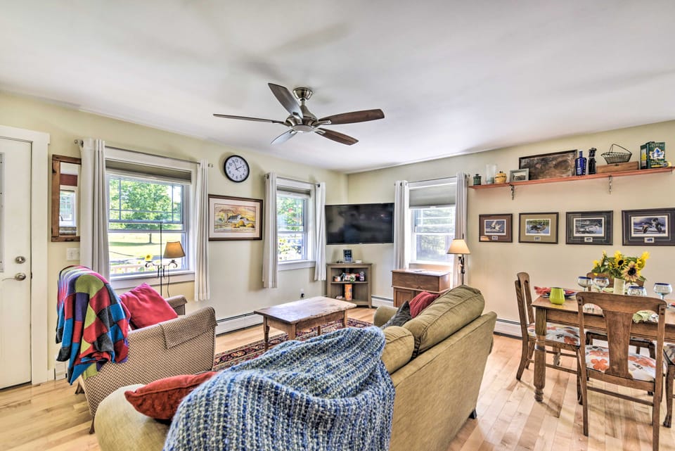 Sunny Morristown Home - Walk to Restaurants! House in Morrisville