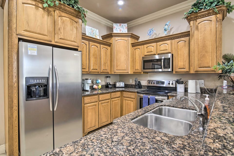 South Padre Island Condo - 200 Ft to Beach! Apartment in South Padre Island