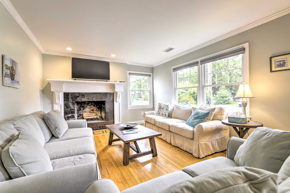 Charming Old Saybrook Cottage < 1 Mi to Beach Cottage in Old Saybrook