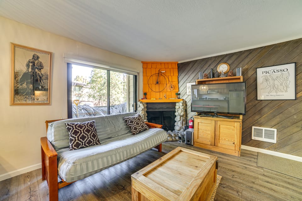 Cozy Mammoth Lakes Studio: 5 Mi to Ski Slopes Apartment in Mammoth Lakes