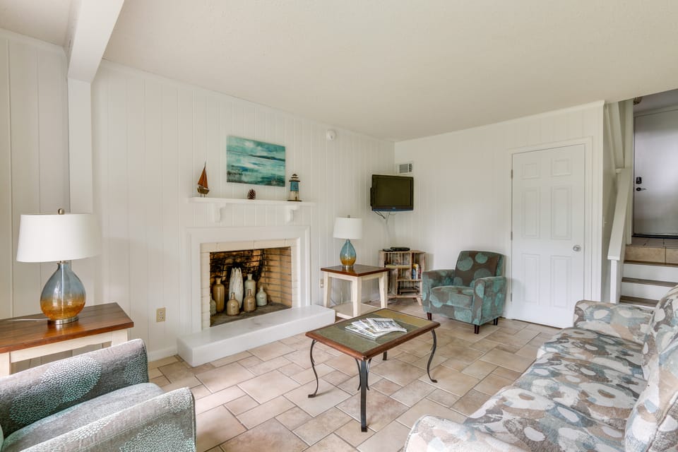 Vintage Hilton Head Island Condo: Steps to Beach! Apartment in South Forest Beach