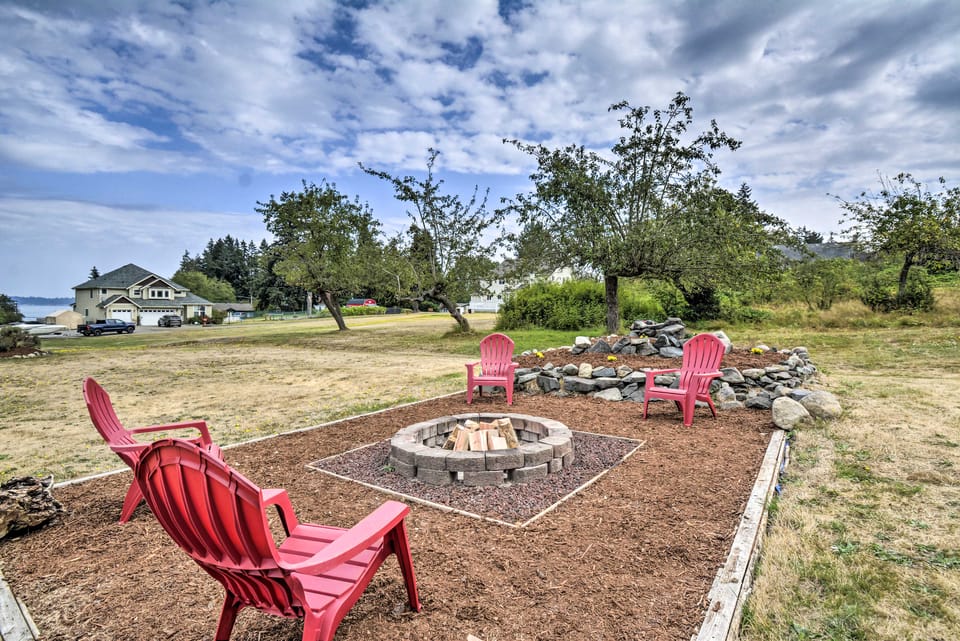 Cozy Port Orchard Home w/ Grill & Fire Pit! Apartment in Puget Sound