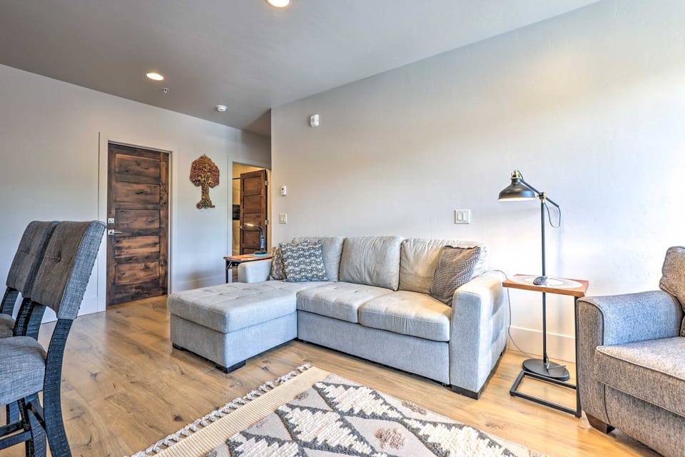 3 Mi to Dillon Reservoir: Condo w/ Balcony! Apartment in Silverthorne