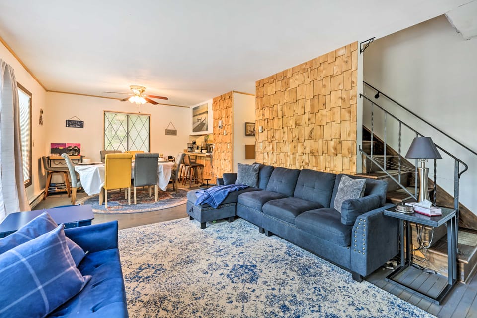 Walk to Lake: Game Room Getaway in Pocono Summit! House in Coolbaugh Township